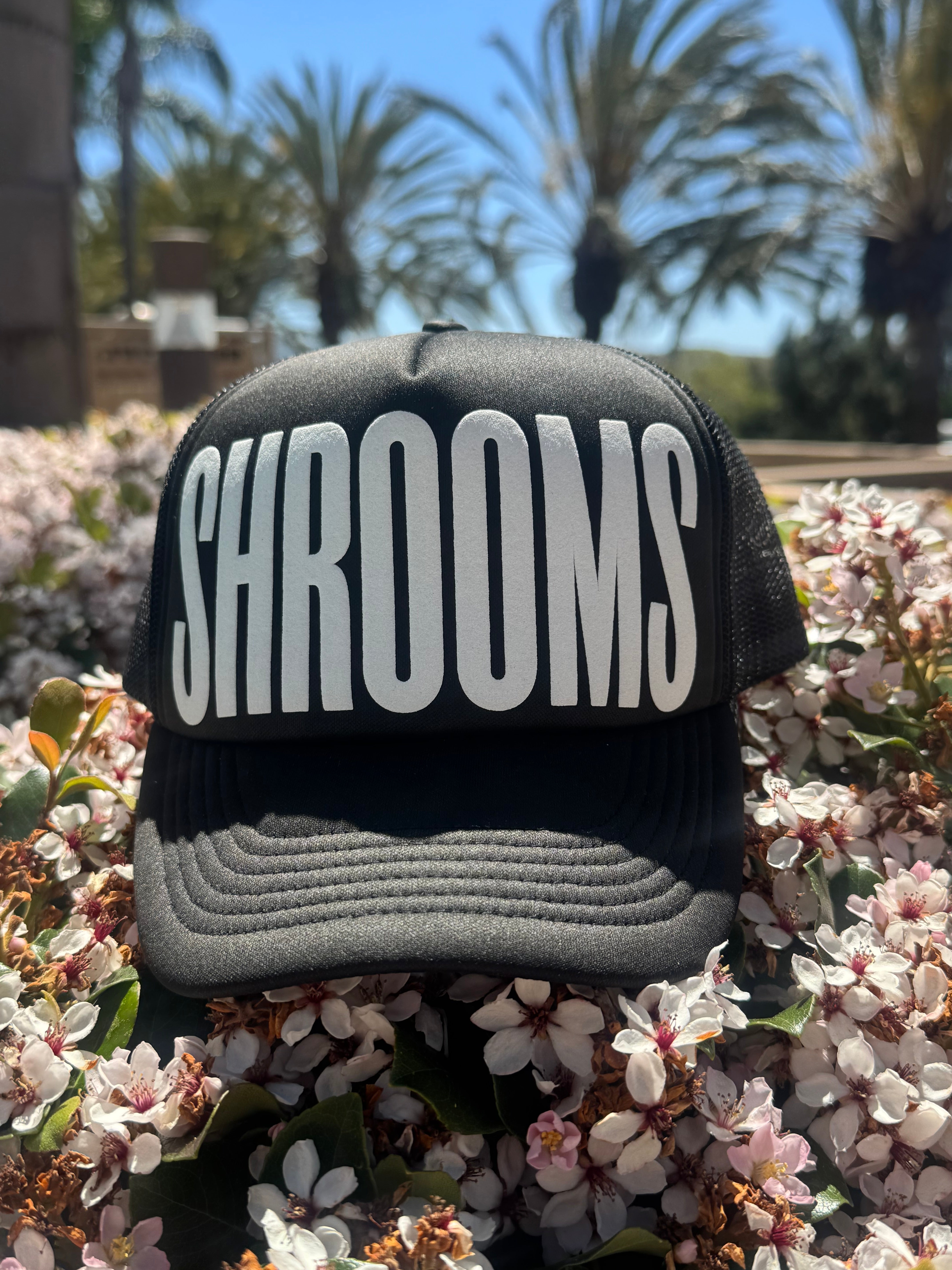 SHROOMS Trucker