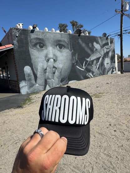 SHROOMS Trucker